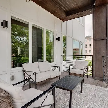 Spacious 2Bd-Close To Everything